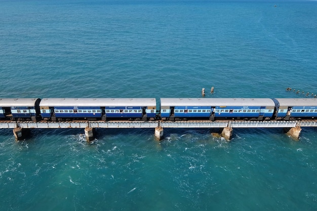 Photo vue du pont pamban à rameshwaram inde