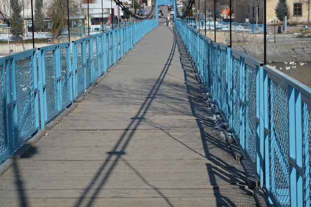 Vue du pont piétonnier en ville