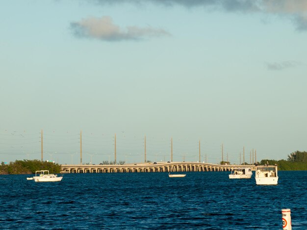 Une vue du pont de Stock Island, en Floride.