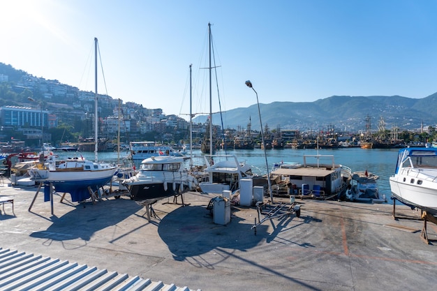 Vue du port d'Alanya et de la côte turque