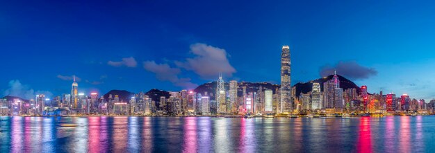 Photo vue du port de victoria la nuit à hong kong