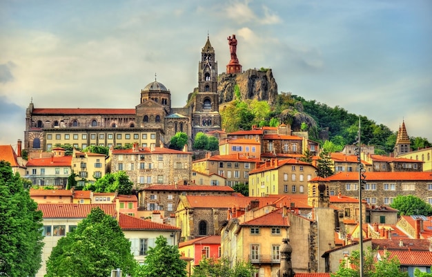 Photo vue du puyenvelay, une ville de la haute-loire en france