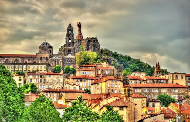 Photo vue du puyenvelay, une ville de la haute-loire en france