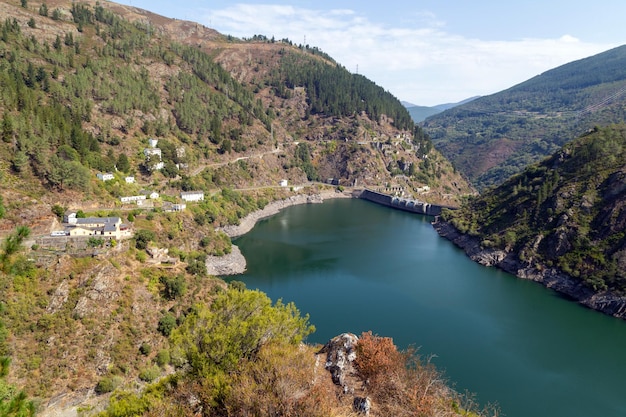 Vue du réservoir de Salime en Espagne