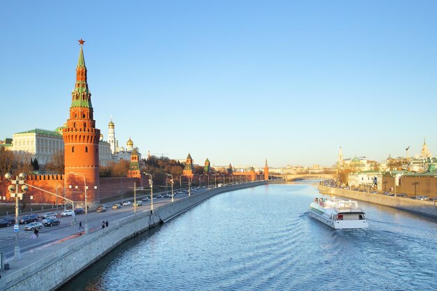 Vue du soir sur le Kremlin de Moscou, Russie