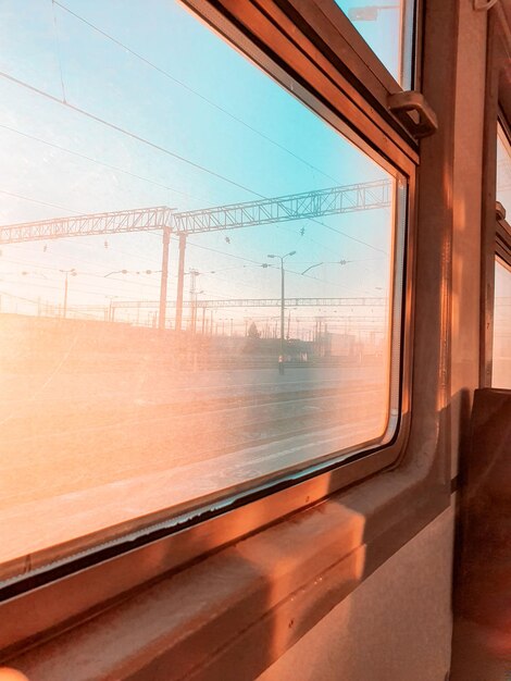 Photo vue du train à travers la fenêtre