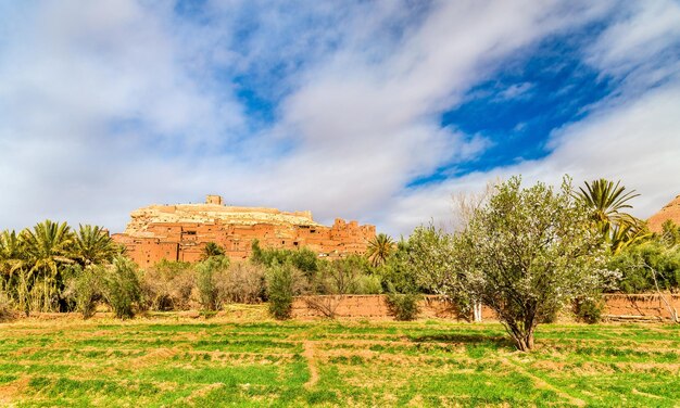 Photo vue du village d'ait ben haddou, classé au patrimoine mondial de l'unesco au maroc