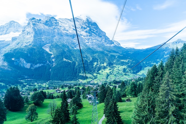 Photo vue du village de grindelwald depuis le téléphérique