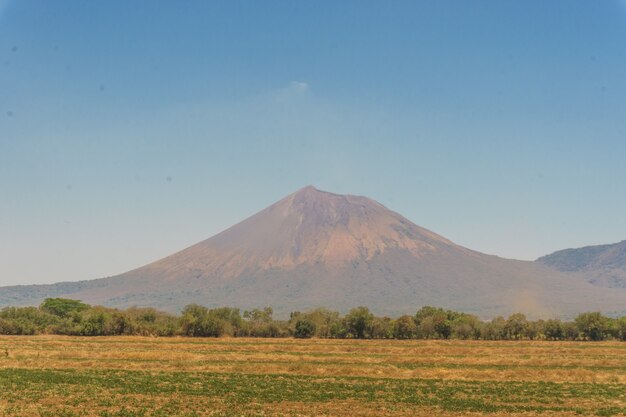 Vue du volcan Telica à l'arrière-plan à Leon, Nicaragua, Amérique centrale