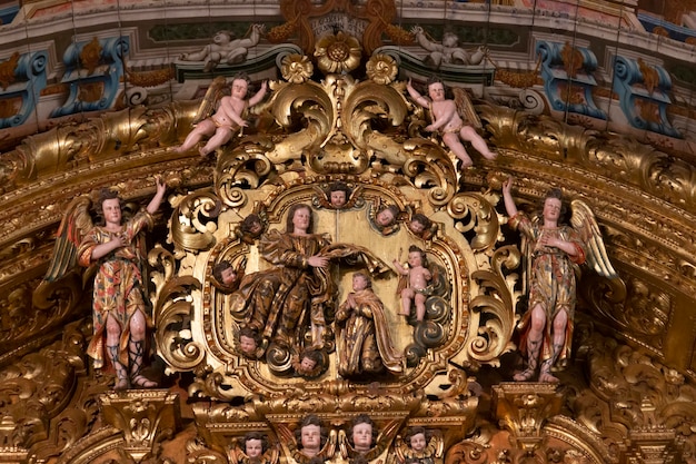 Vue de l'église historique de Carmo détails intérieurs situé à Faro, Portugal.