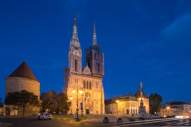 Vue de l'église la nuit