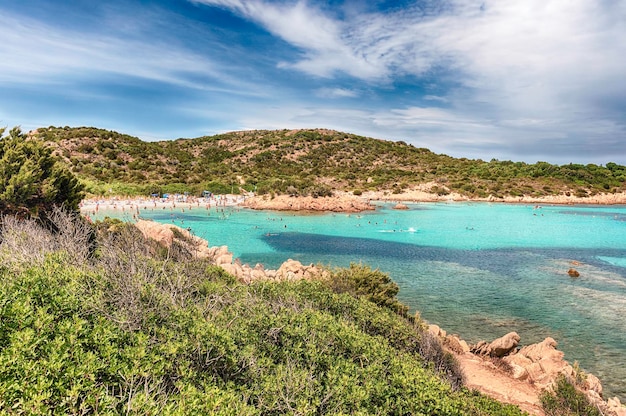 Vue sur l'emblématique Spiaggia del Principe l'une des plus belles plages de la Costa Smeralda Sardaigne Italie