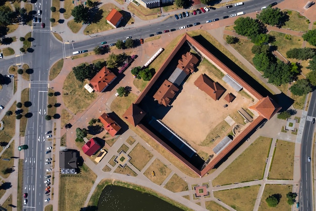 Vue d'ensemble du château médiéval de Lida à Lida. Biélorussie. Châteaux d'Europe.