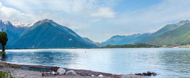 Vue d'été du lac de Côme Italie