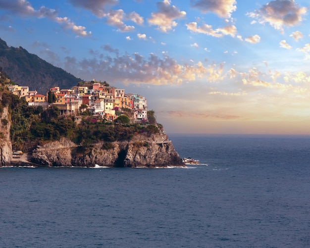 Vue d'été Manarola de Corniglia Cinque Terre Italie