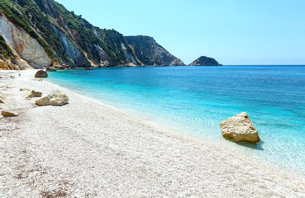 Vue d'été de la plage de Petani Céphalonie, Grèce