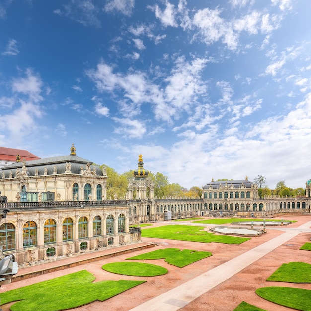 Photo vue étonnante du célèbre palais des zwinger der dresdnen la galerie d'art des zwinger de dresde