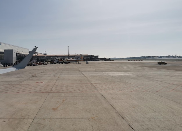 Vue extérieure de l'aéroport de Malaga en Espagne