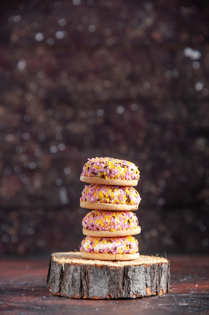 vue de face de délicieux biscuits sur fond sombre tarte horizontale sucre thé gâteau sucré cookie