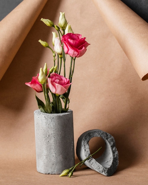 Vue De Face Roses Dans Un Arrangement De Vase