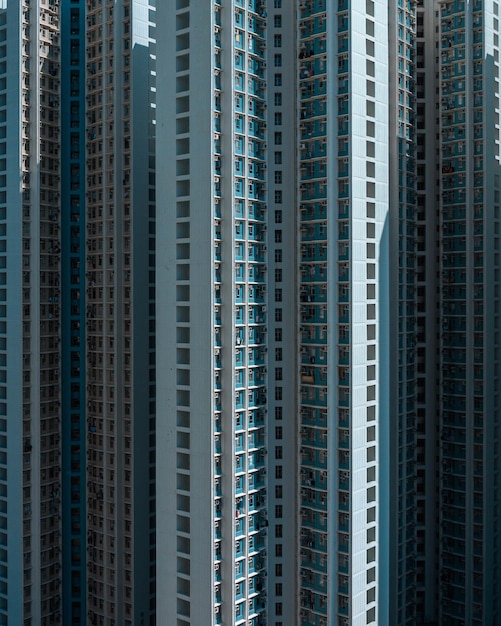 Vue à faible angle des bâtiments modernes de la ville
