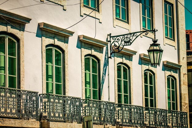 Vue à faible angle des bâtiments en ville