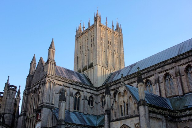 Photo vue à faible angle de la cathédrale contre un ciel dégagé