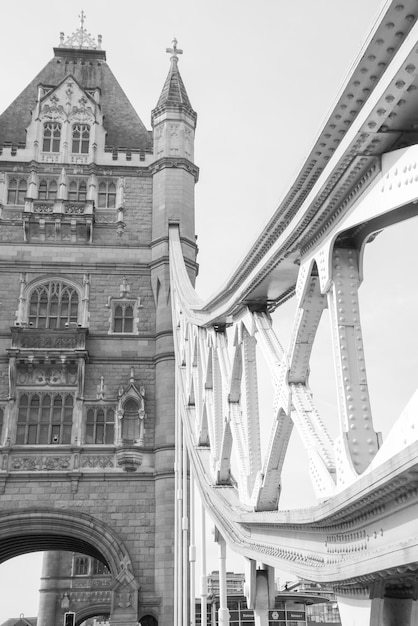 Photo vue à faible angle du bâtiment historique contre le ciel