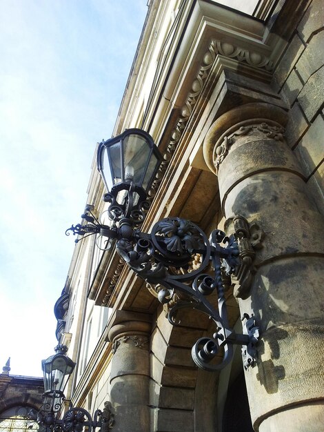 Photo vue à faible angle du bâtiment historique contre le ciel