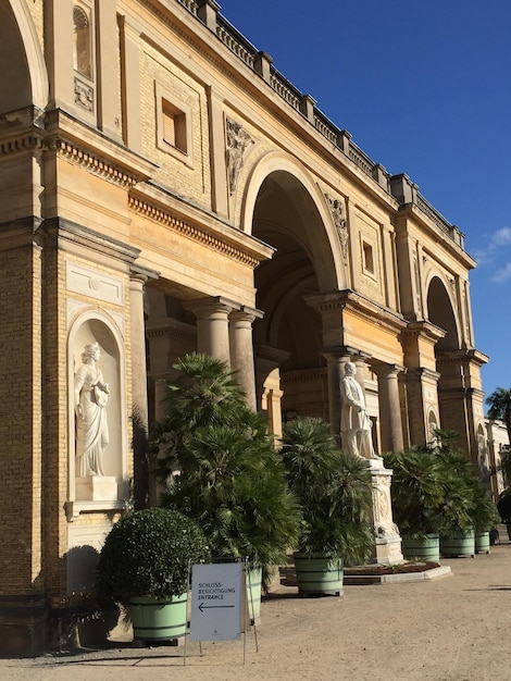 Vue à faible angle du bâtiment historique contre le ciel