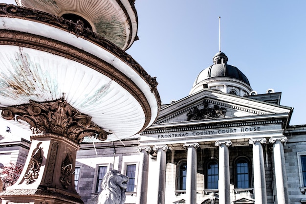 Vue à faible angle du bâtiment historique contre le ciel