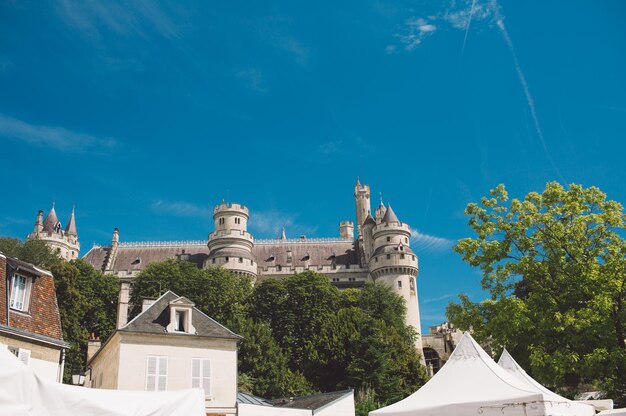 Photo vue à faible angle du bâtiment historique contre le ciel