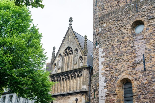 Photo vue à faible angle du bâtiment historique contre le ciel