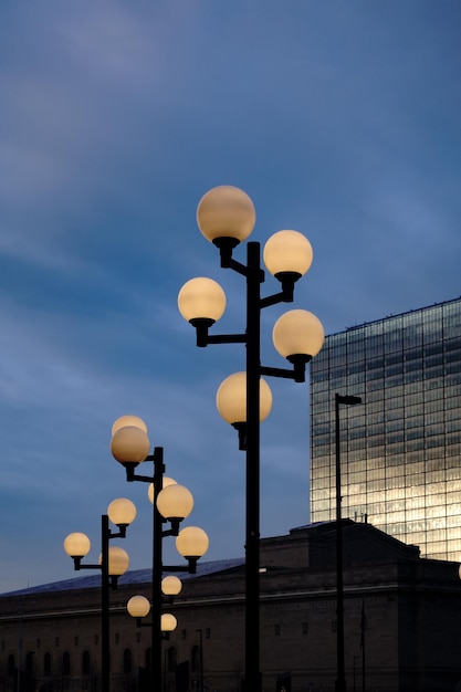 Photo vue à faible angle de la lumière de la rue éclairée contre le ciel