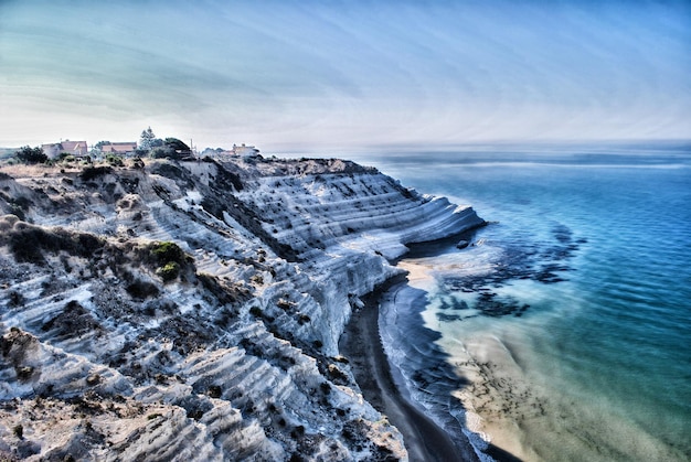 Une vue sur les falaises du phare