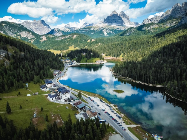 Une vue fantastique sur le lac misurina