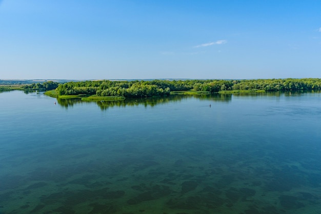 Photo vue sur le fleuve dniepr en été