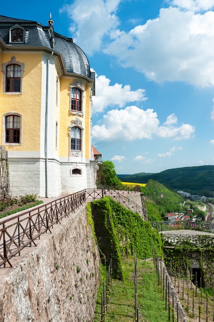 Vue sur le fleuve Saale en Allemagne centrale