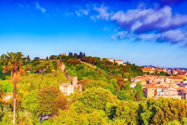 Vue sur Florence de l'autre côté de l'Arno Italie