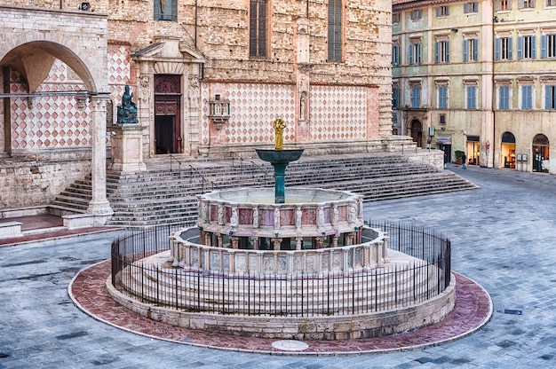 Vue de Fontana Maggiore, pittoresque fontaine médiévale à Pérouse, Italie