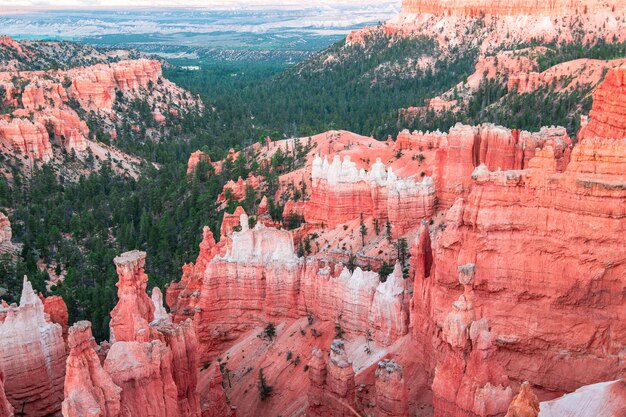 Vue des formations rocheuses sous un angle élevé