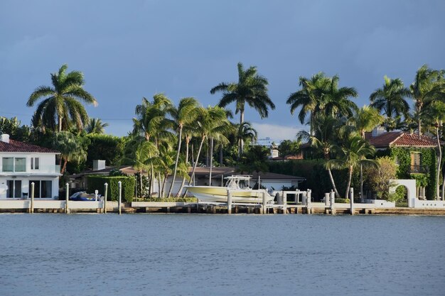 Photo une vue de fort lauderdale depuis l'eau