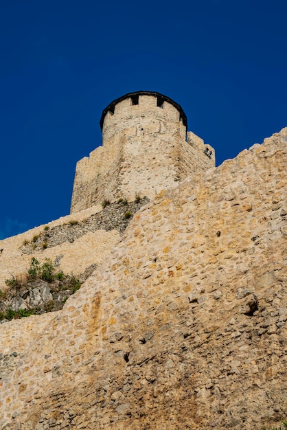 Vue à la forteresse médiévale de Golubac en Serbie