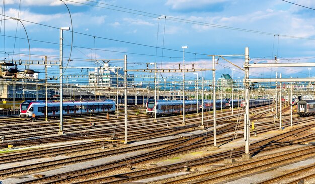 Vue de la gare de Bâle CFF en Suisse