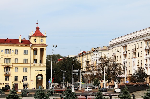 Vue de gauche de la Place de la Victoire de Minsk Belarus