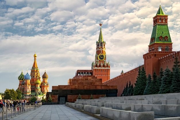 Photo vue générale du kremlin, du mausolée et de la cathédrale saint-basile. moscou. russie