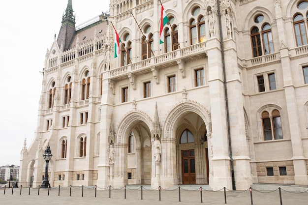 Vue générale du Parlement hongrois, Budapest.