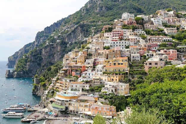 Vue générale de la ville de Positano à Naples Italie