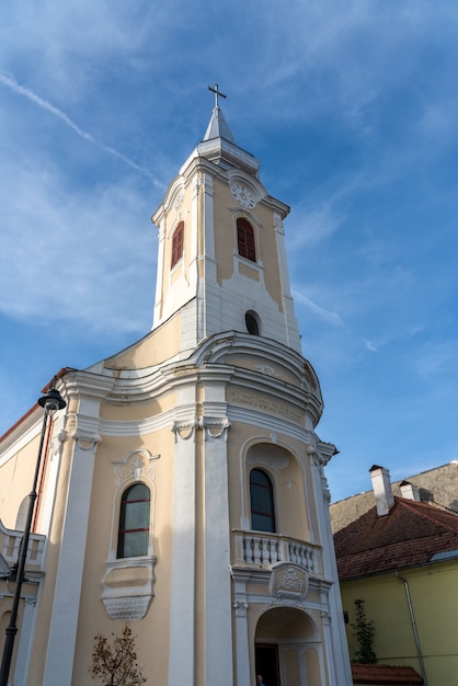 Vue de l'Église catholique romaine à Bistrita Transylvanie Roumanie