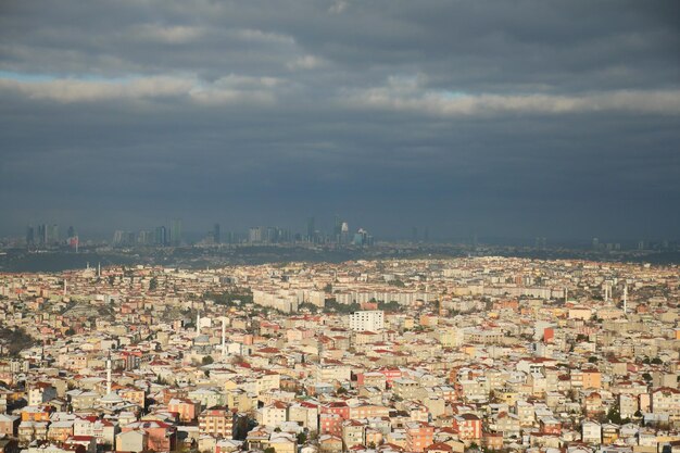 Vue grand angle des bâtiments de résidences dans la ville d'Istanbul